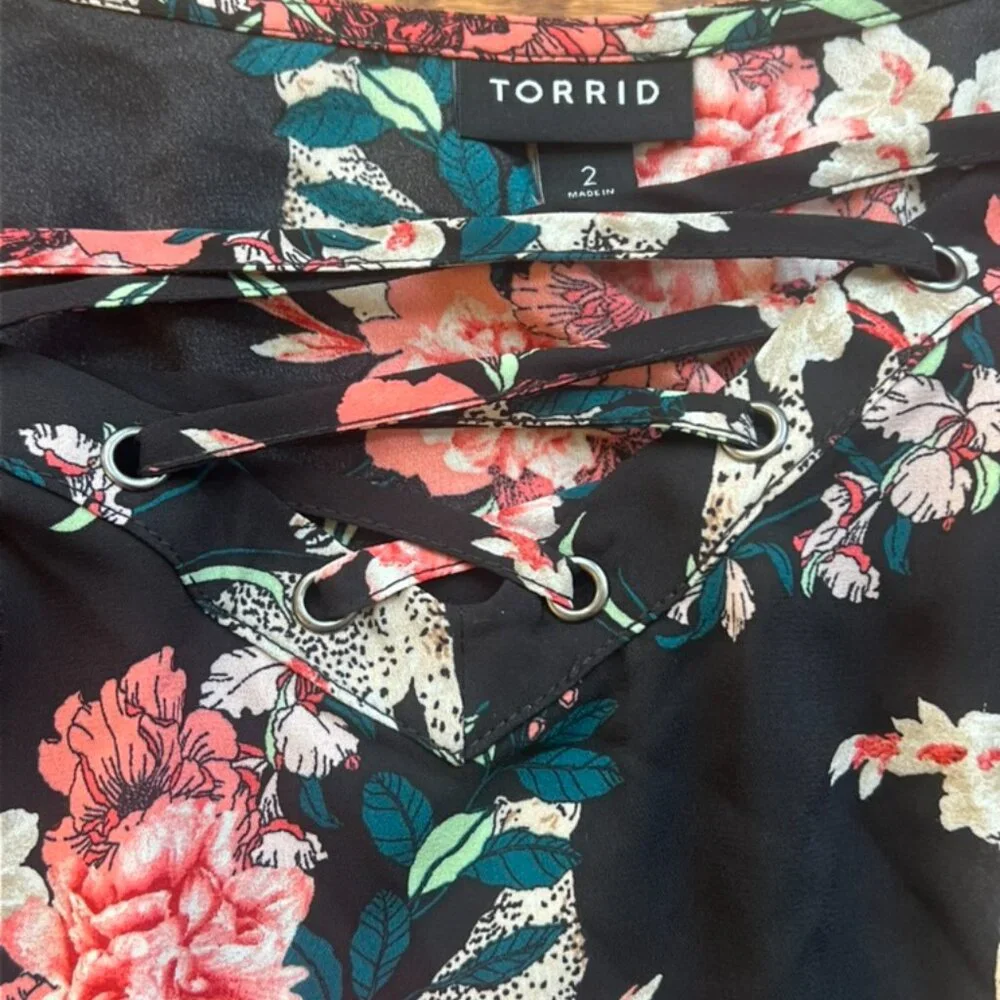 Torrid Cold Shoulder Boho Chic Black Floral Top – Size 2 - Picture 3 of 7